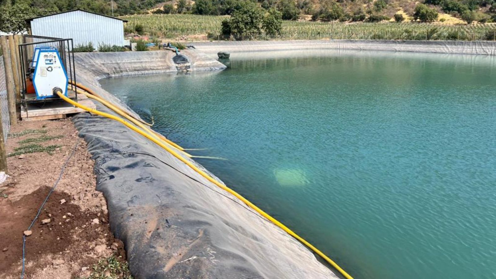 Generador de nanoburbujas instalado en reservorio agrícola